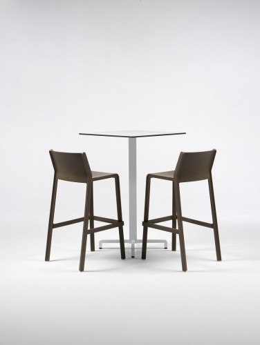 Triss bistrot tabouret d'extérieur haut marron avec table