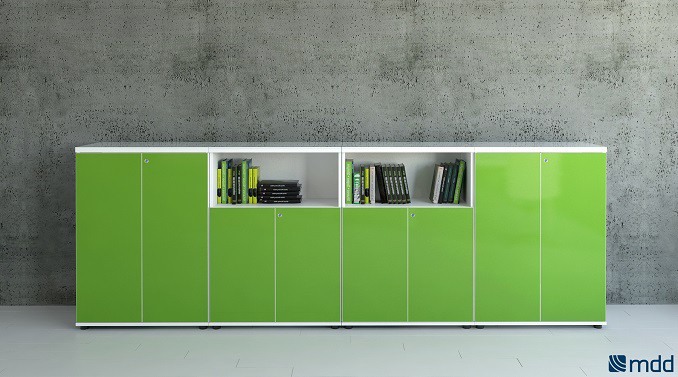 Armoire portes battantes brillantes