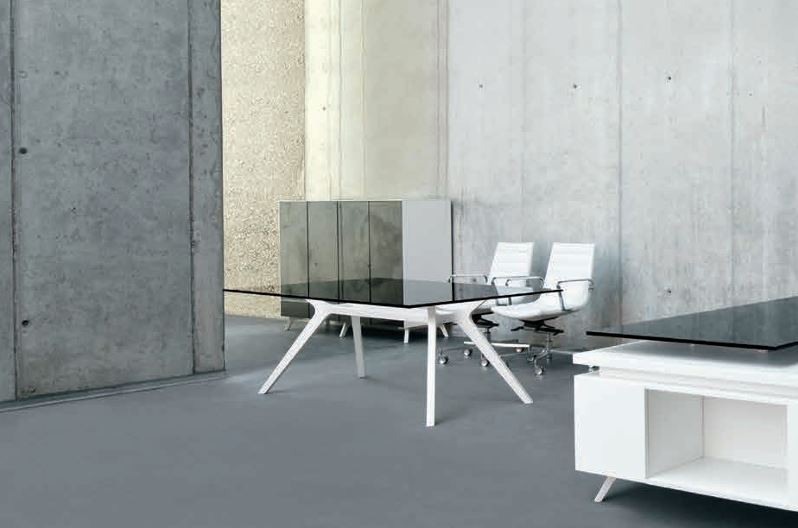 photo-doc-bureau-plateau verre-pieds laqué blanc
