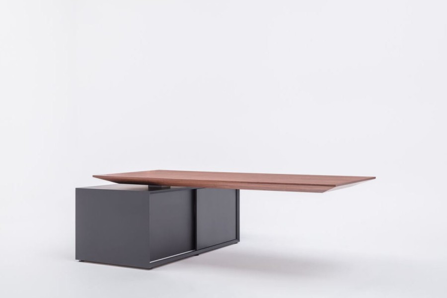 photo-gavin-bureau-de-direction-plateau bois et meuble noir 