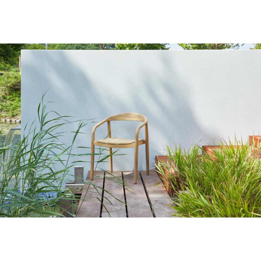 chaise BORA en bois d'acacia pour extérieur ambiance 1